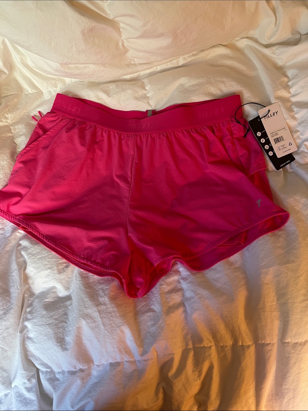 Tilley, L, 2 layers, cool in the heat, quick dry, 3 pockets, 1 with zip, cherise